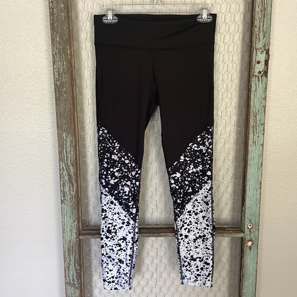 Fabletics Small Black & White Splash Leggings.